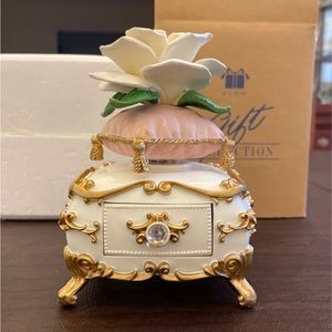 Avon Eternal Rose Music Box/Avon Gift Collection